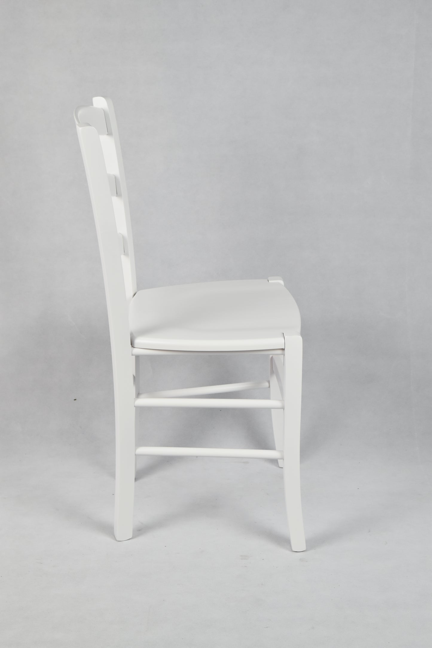 Sedia outlet modello 14 colore laccato bianco seduta in legno massello