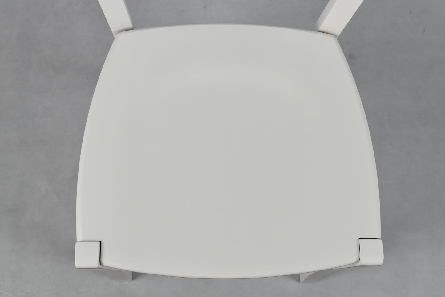 Sedia outlet modello 14 colore laccato bianco seduta in legno massello