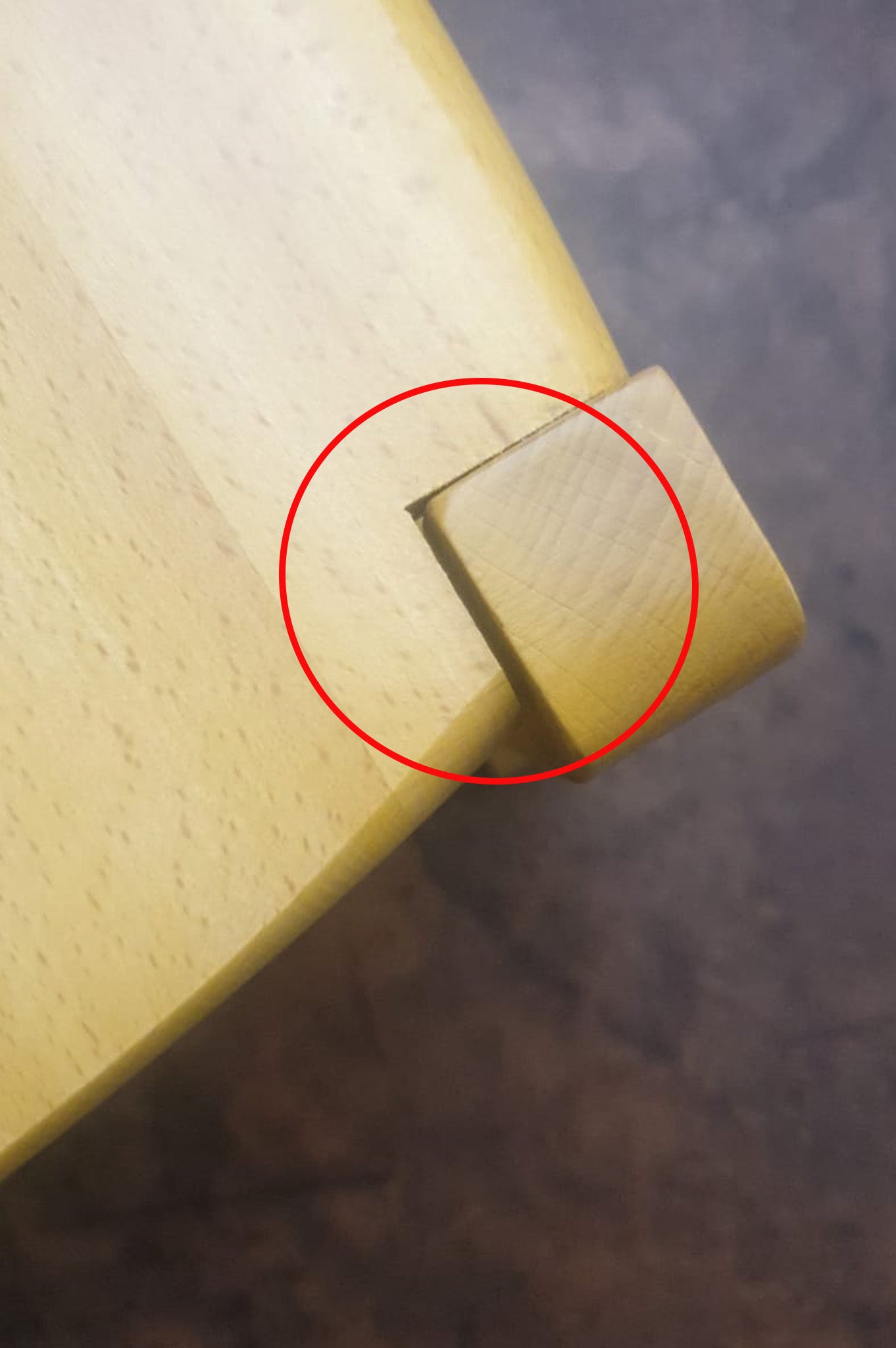 Stock sedia seconda scelta modello 25 colore anilina gialla seduta in legno