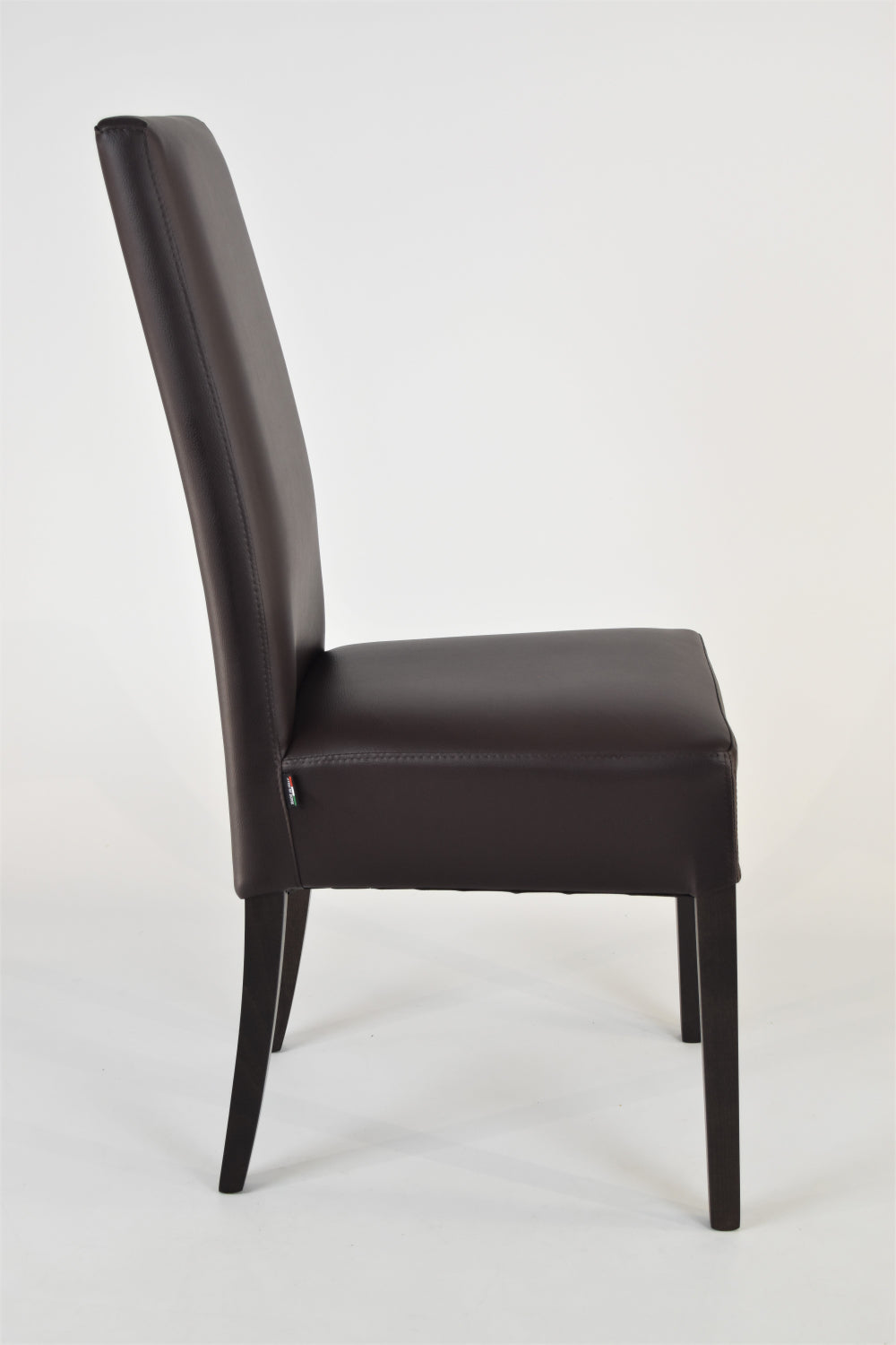 Sedia outlet modello 36 imbottita in finta pelle colore moka gambe color wengè