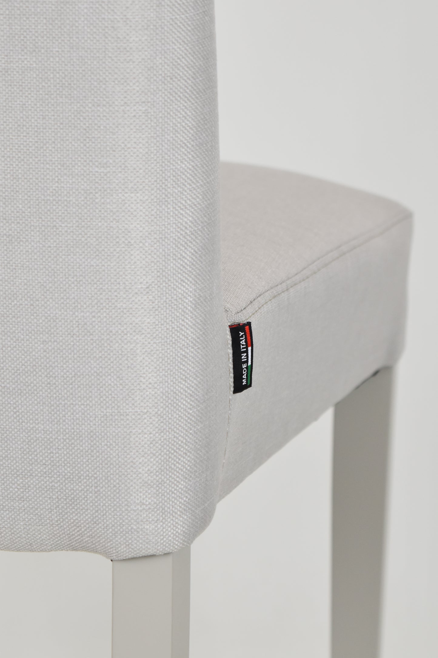 Sedia outlet modello 36 imbottita in tessuto colore grigio perla
