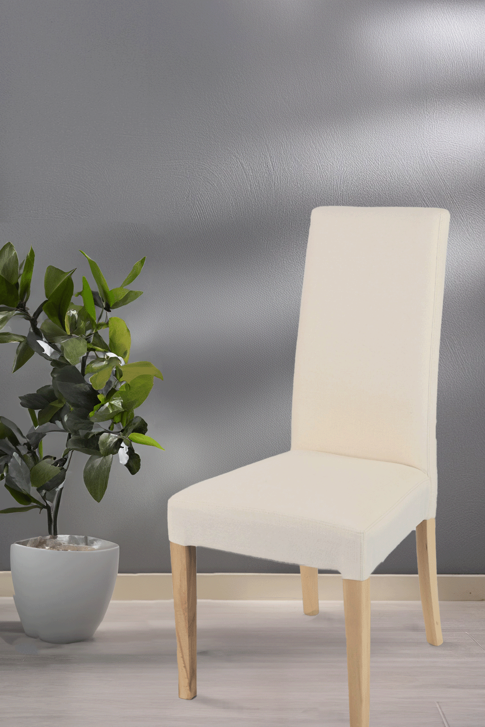 Sedia outlet modello 36 imbottita in tessuto colore avorio gambe color naturale