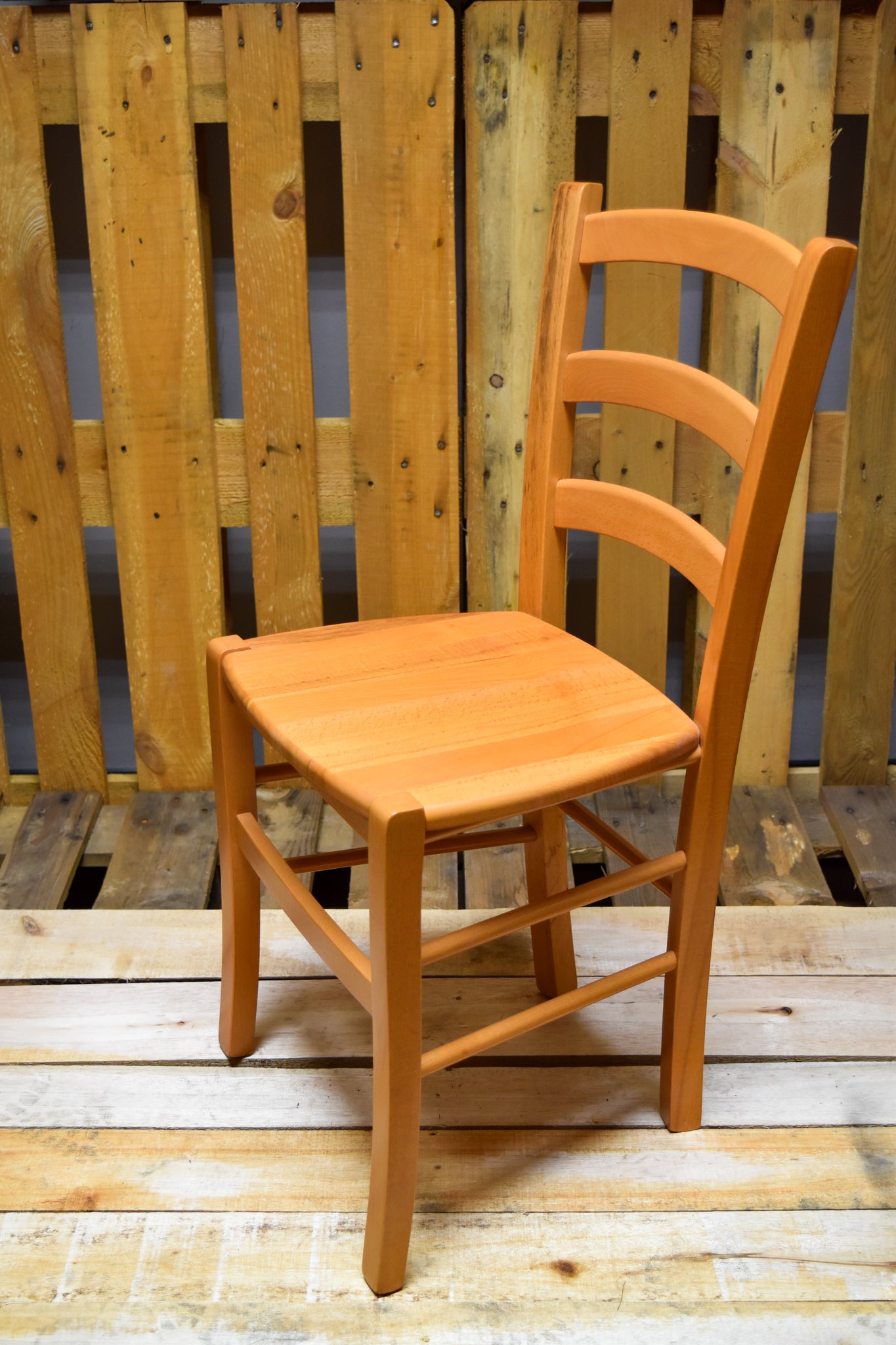 Stock second choice chair model 14 honey color wooden seat