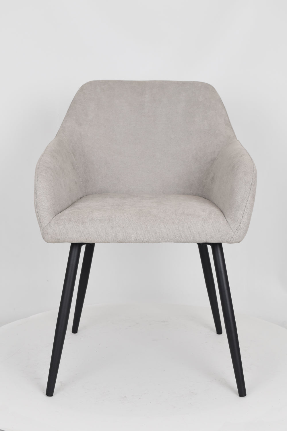 Sedia outlet modello 93 imbottita in tessuto color grigio chiaro