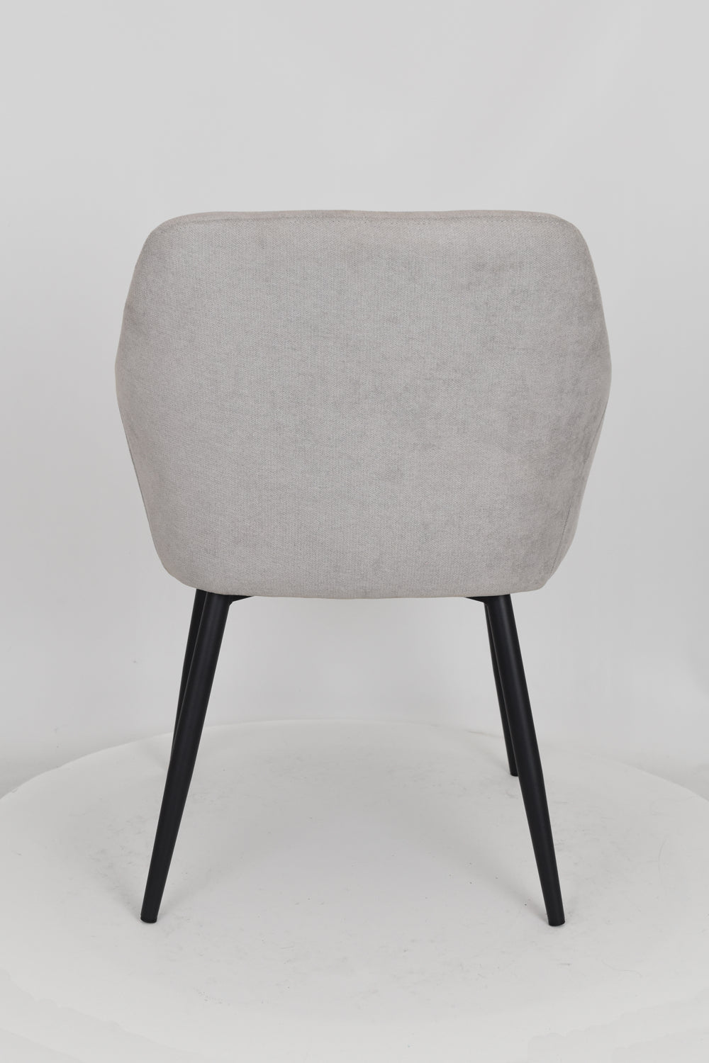 Sedia outlet modello 93 imbottita in tessuto color grigio chiaro