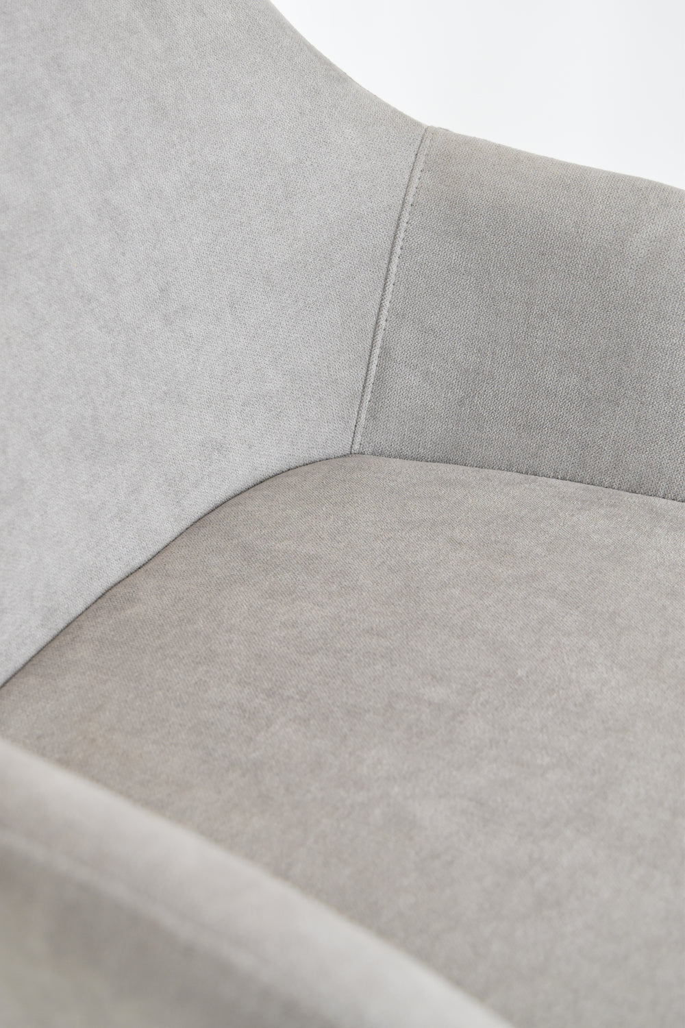 Sedia outlet modello 93 imbottita in tessuto color grigio chiaro