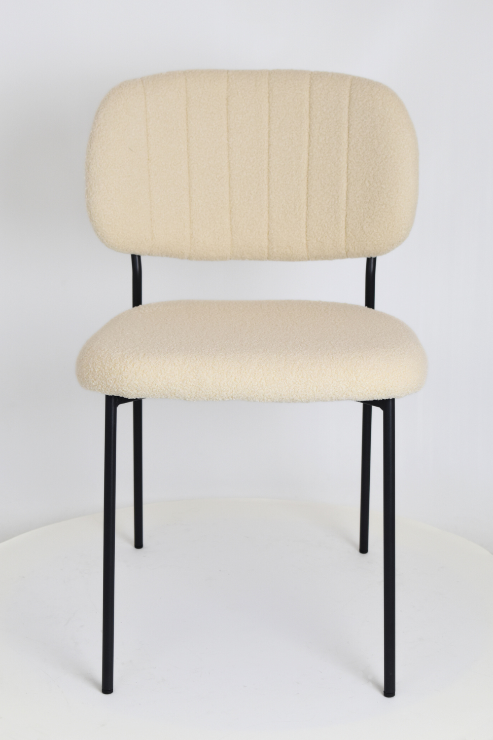 Sedia outlet modello 97 imbottita in tessuto bouclè colore beige