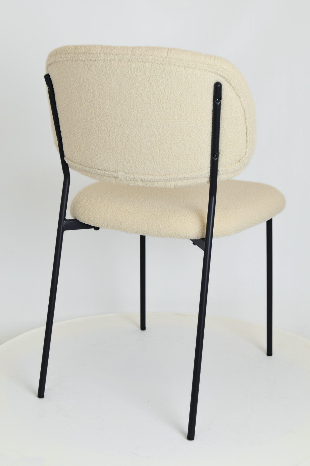 Sedia outlet modello 97 imbottita in tessuto bouclè colore beige