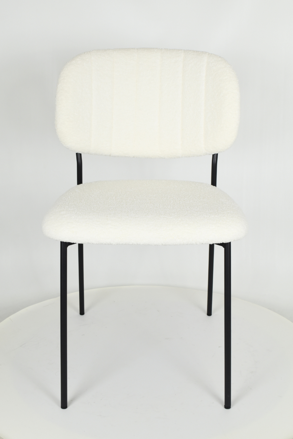 Sedia outlet modello 97 imbottita in tessuto bouclè colore bianco