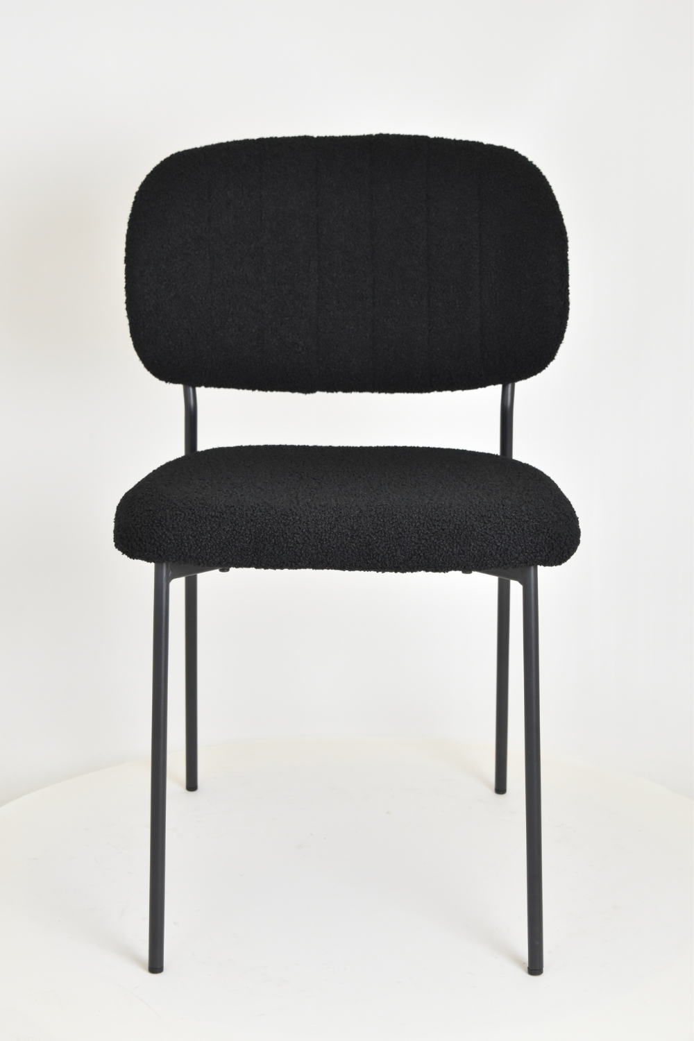 Sedia outlet modello 97 imbottita in tessuto bouclè colore nero