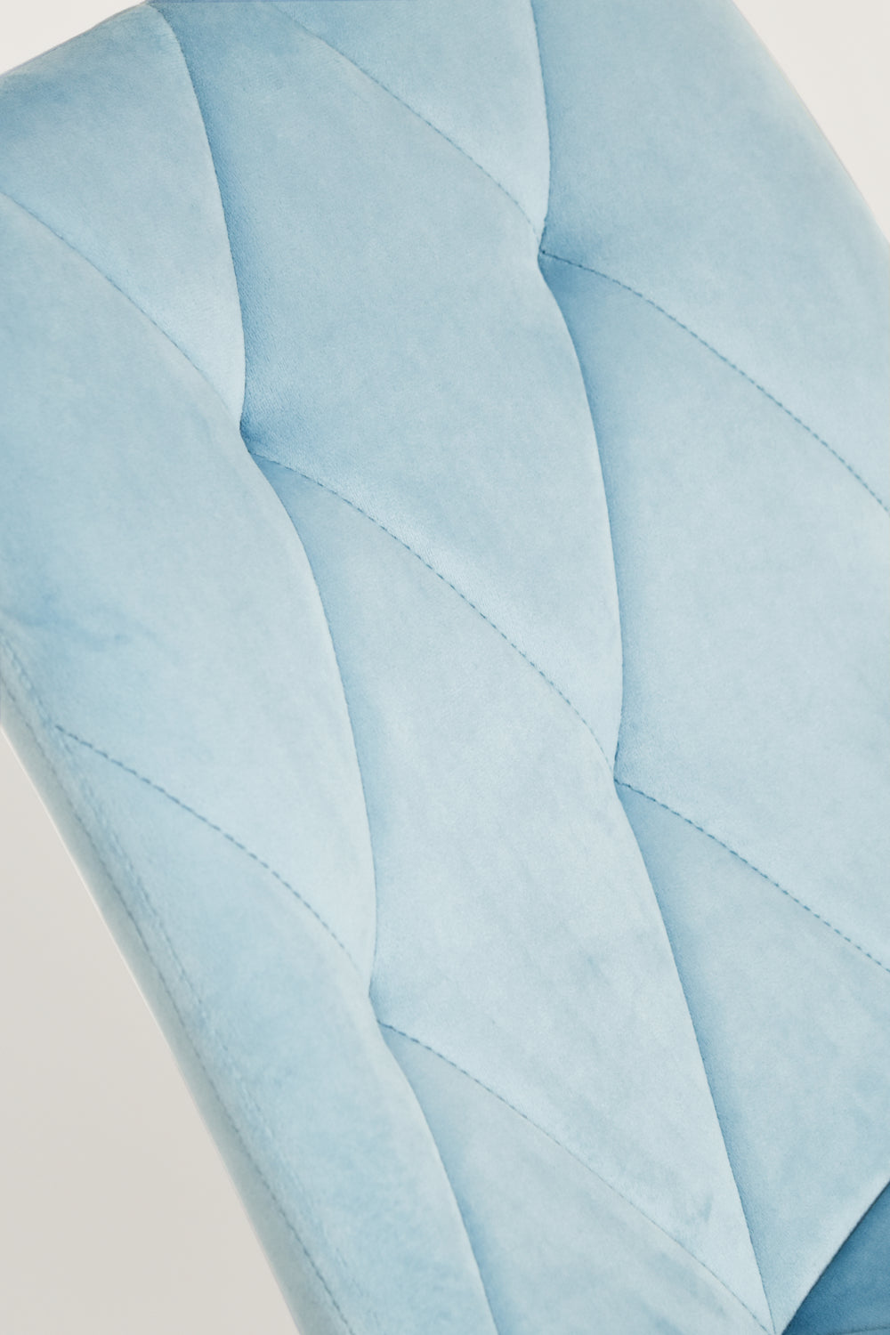 Sedia outlet modello 94 imbottita in velluto color azzurro