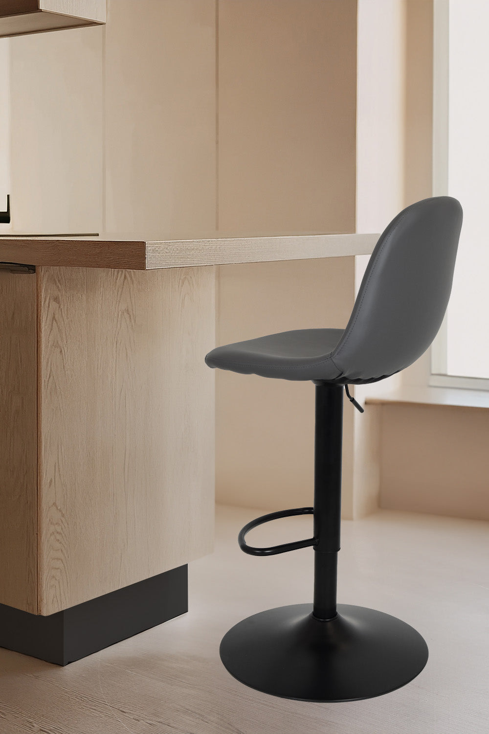 Sgabello outlet modello 91 imbottito in finta pelle color grigio scuro