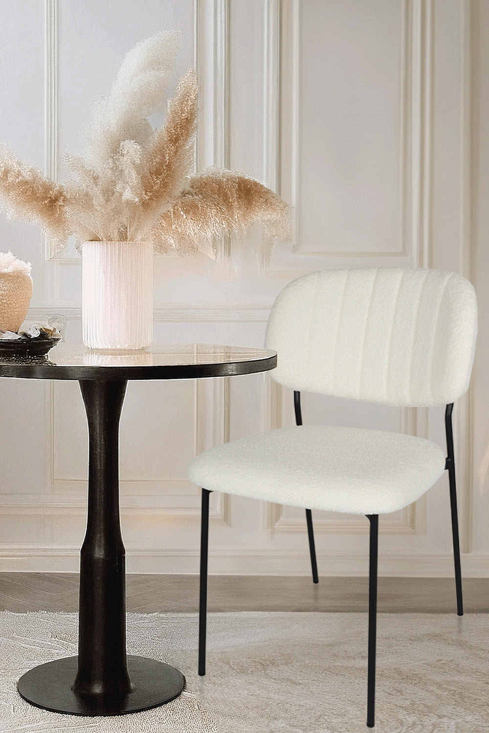 Sedia outlet modello 97 imbottita in tessuto bouclè colore bianco