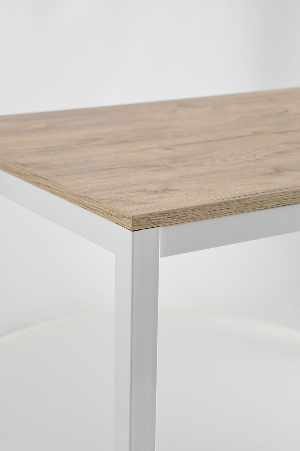 Outlet table model 96 with white painted steel structure