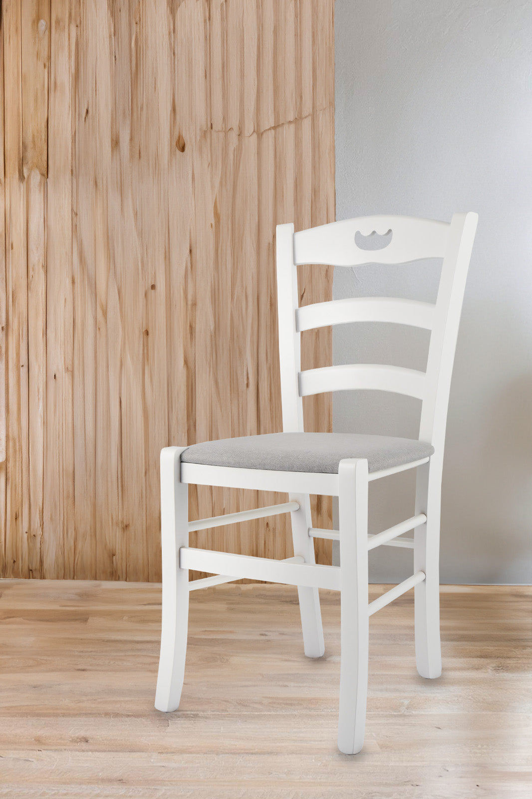 Sedia outlet modello 40 colore laccato bianco seduta imbottita in tessuto grigio perla