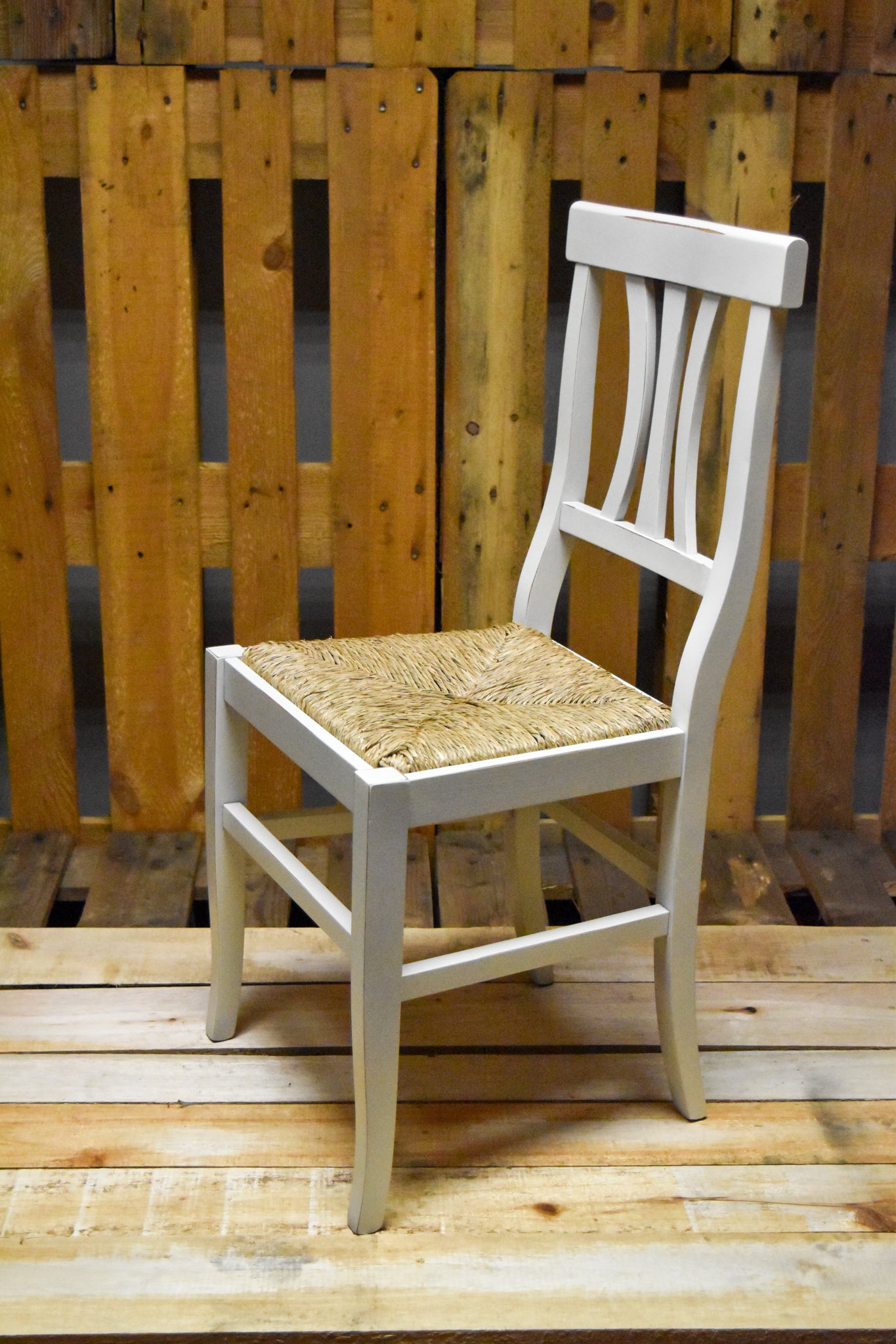 Stock sedie outlet modello 16/11 colore bianco anticato seduta in paglia