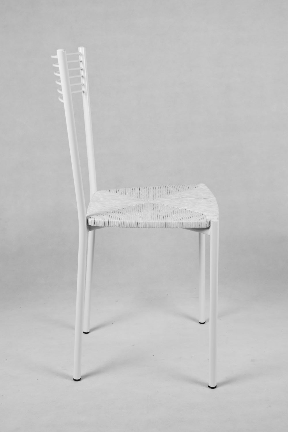 Stock second choice chair model M10 white painted structure straw seat