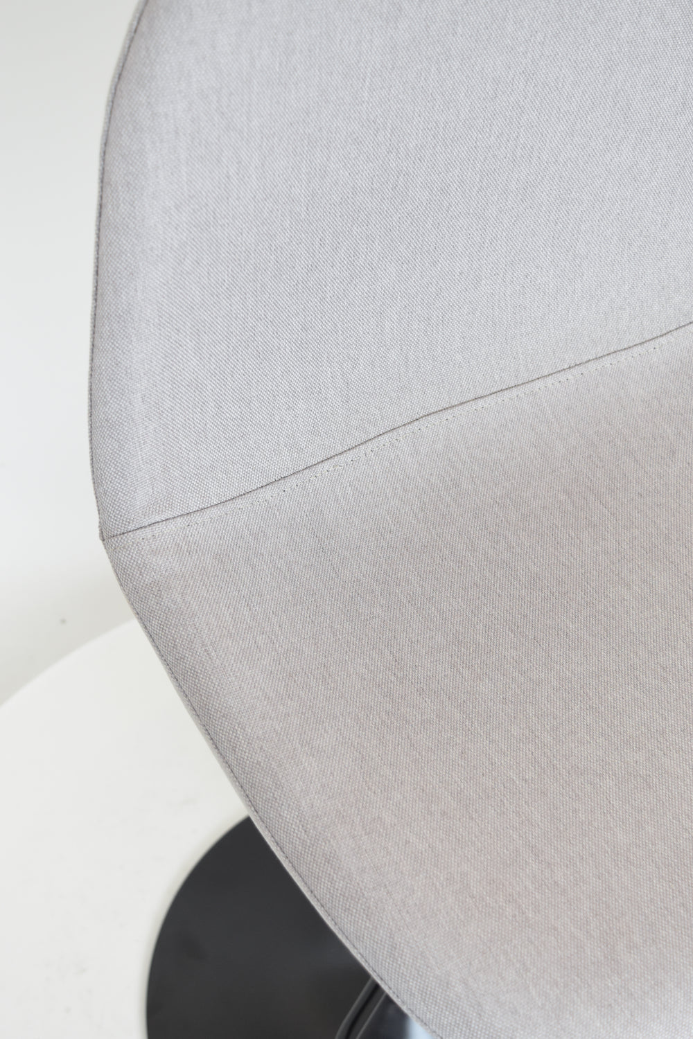Sgabello outlet modello 91 imbottito in tessuto color grigio