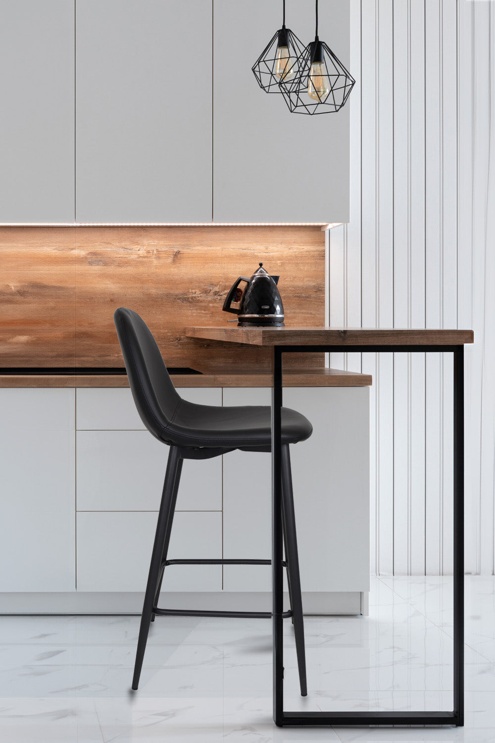 Sgabello outlet modello 92 imbottito in finta pelle color nero