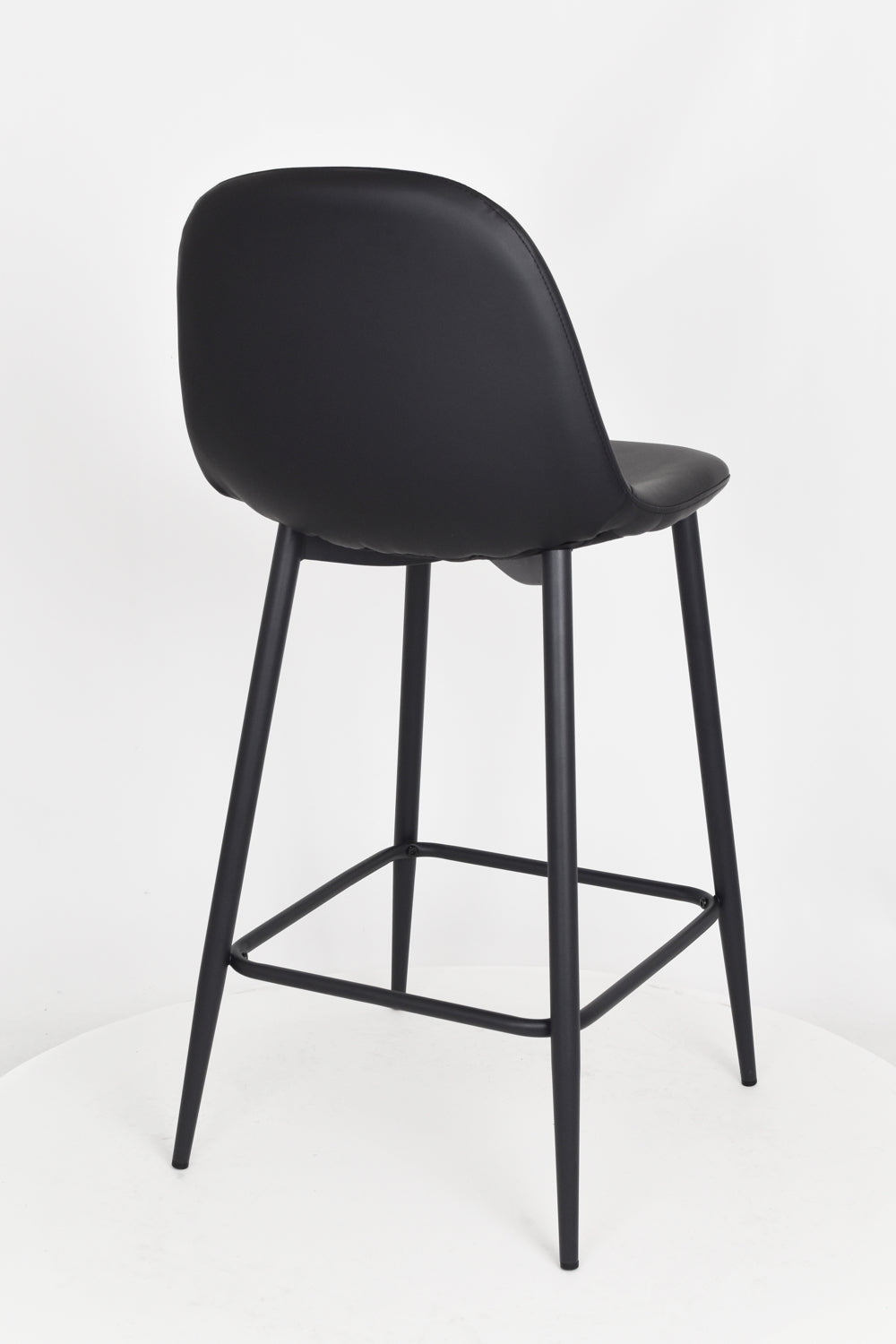 Sgabello outlet modello 92 imbottito in finta pelle color nero